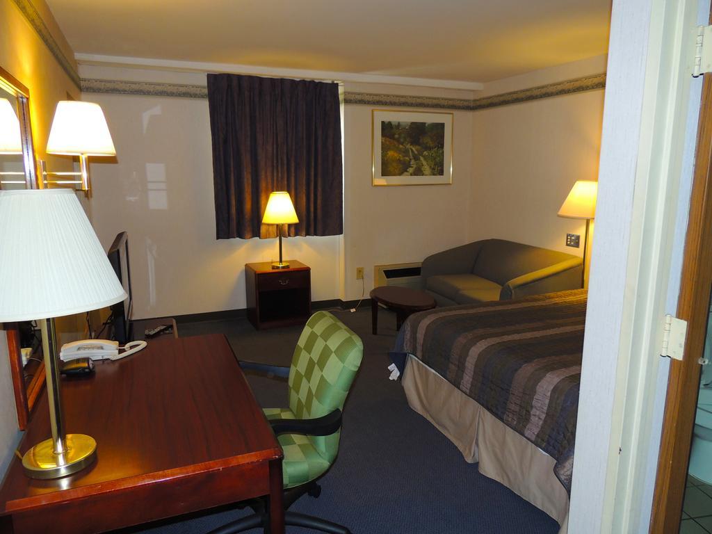 Budget Host Inn & Suites Fertility Habitación foto