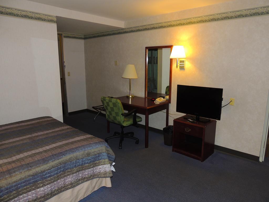 Budget Host Inn & Suites Fertility Habitación foto