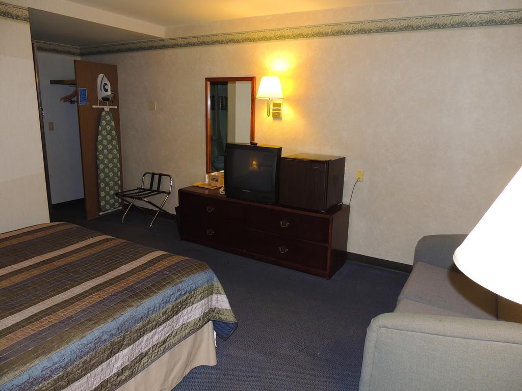 Budget Host Inn & Suites Fertility Habitación foto