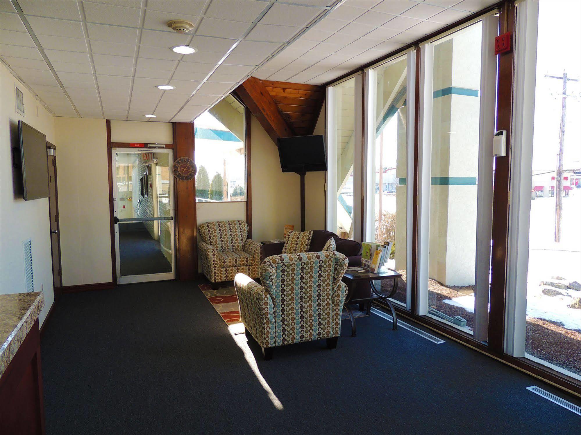 Budget Host Inn & Suites Fertility Exterior foto