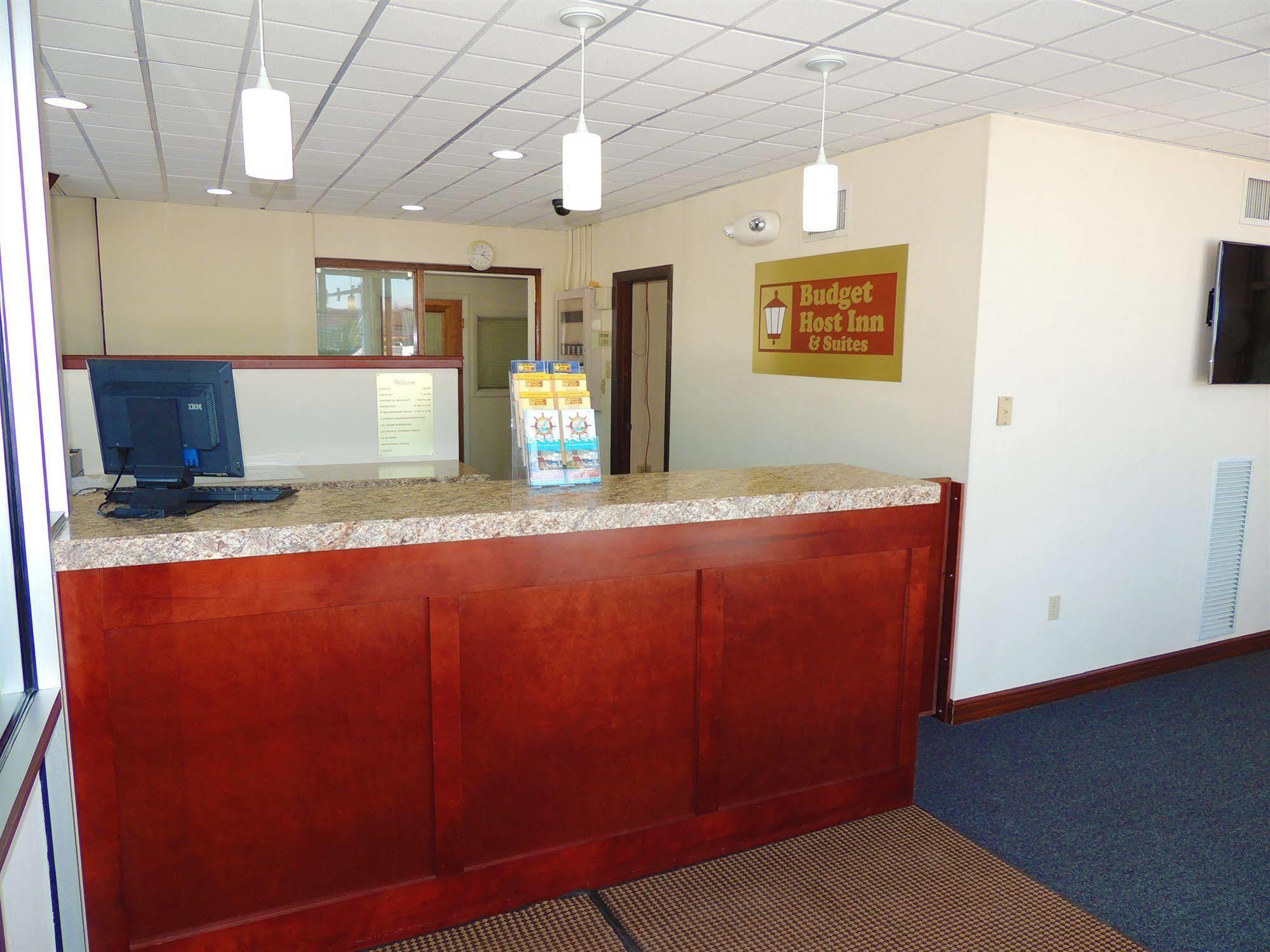 Budget Host Inn & Suites Fertility Exterior foto