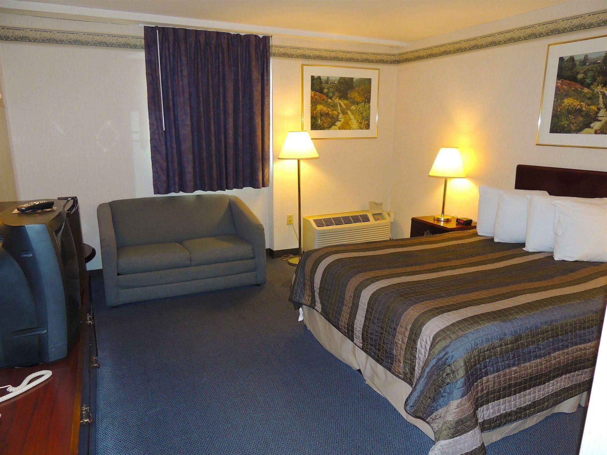 Budget Host Inn & Suites Fertility Exterior foto